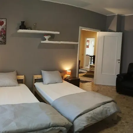 Mat20, With 5 Beds Apartment *