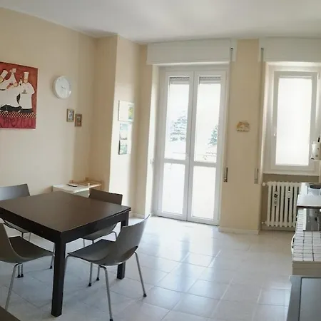 Mat20, With 5 Beds Angera